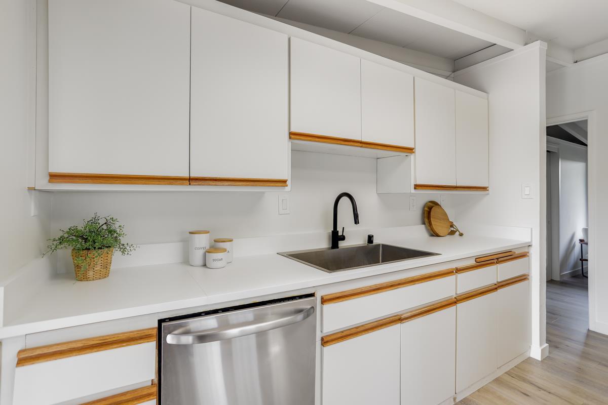 Detail Gallery Image 14 of 30 For 680 Hamilton Ln, Santa Clara,  CA 95051 - 3 Beds | 2 Baths