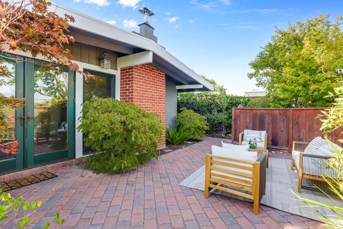 Detail Gallery Image 4 of 30 For 680 Hamilton Ln, Santa Clara,  CA 95051 - 3 Beds | 2 Baths