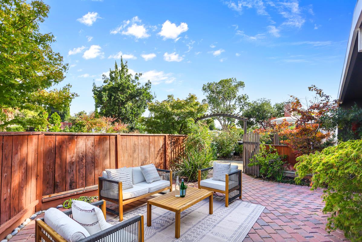 Detail Gallery Image 5 of 30 For 680 Hamilton Ln, Santa Clara,  CA 95051 - 3 Beds | 2 Baths