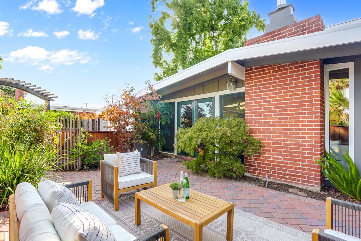 Detail Gallery Image 6 of 30 For 680 Hamilton Ln, Santa Clara,  CA 95051 - 3 Beds | 2 Baths