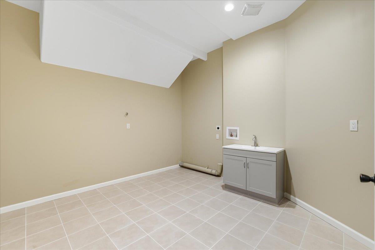 Detail Gallery Image 94 of 106 For 5310 Rachaella Ln, San Jose,  CA 95135 - 7 Beds | 6/1 Baths