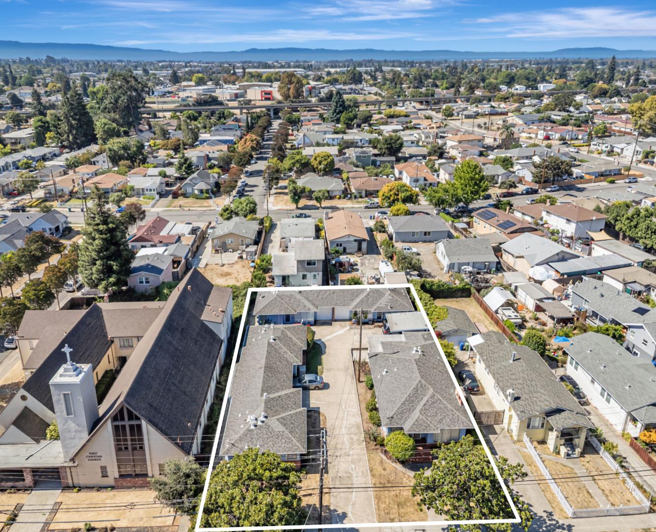 Detail Gallery Image 4 of 14 For 22163 Montgomery St, Hayward,  CA 94541 - – Beds | – Baths