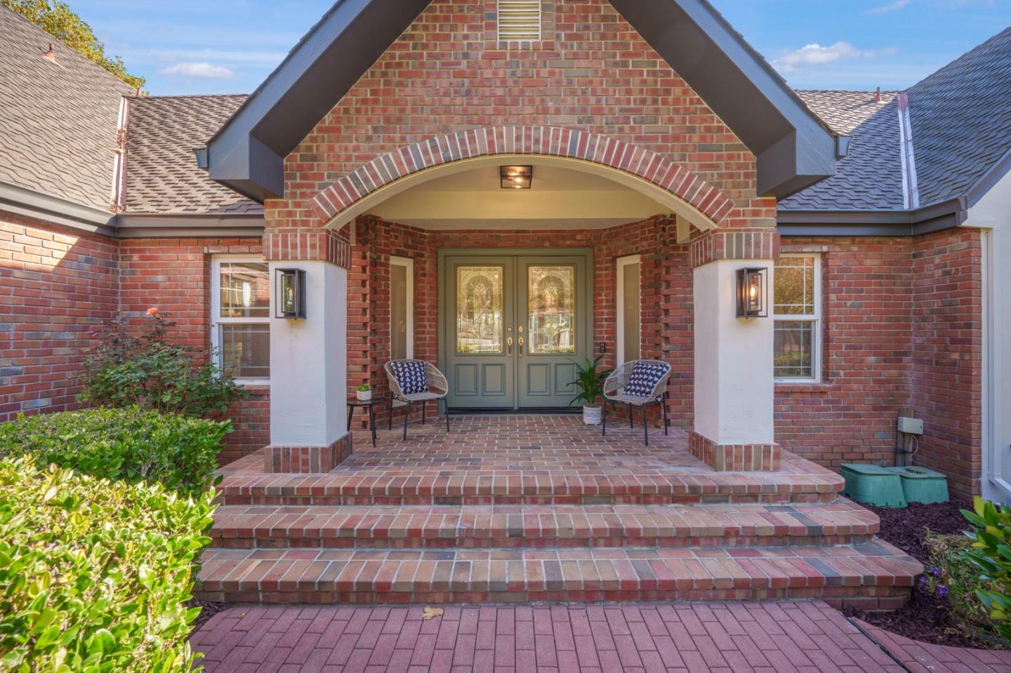 Detail Gallery Image 3 of 63 For 17710 Woodland Ave, Morgan Hill,  CA 95037 - 4 Beds | 3/1 Baths