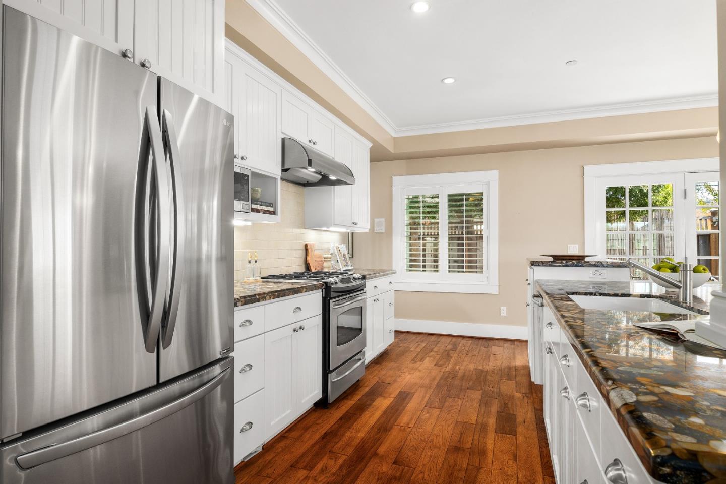 Detail Gallery Image 10 of 52 For 360 5th Ave, Santa Cruz,  CA 95062 - 4 Beds | 3/1 Baths