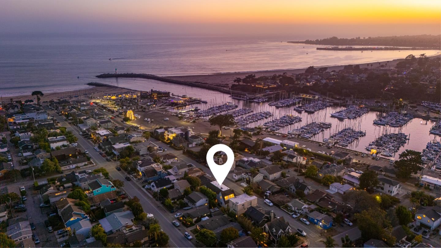 Detail Gallery Image 4 of 52 For 360 5th Ave, Santa Cruz,  CA 95062 - 4 Beds | 3/1 Baths