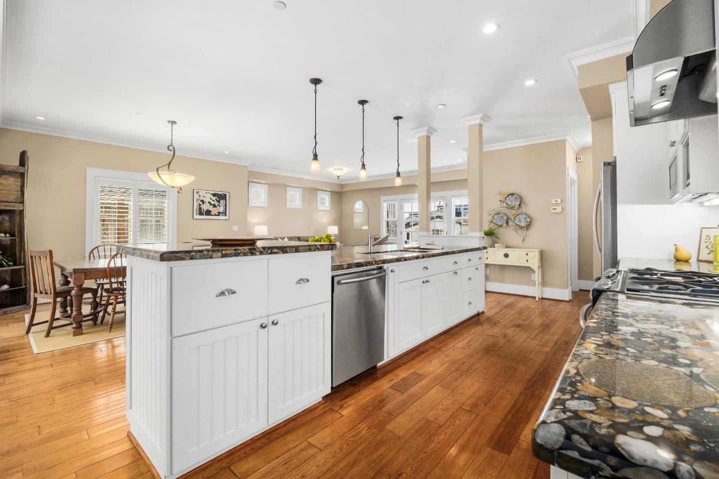 Detail Gallery Image 7 of 52 For 360 5th Ave, Santa Cruz,  CA 95062 - 4 Beds | 3/1 Baths