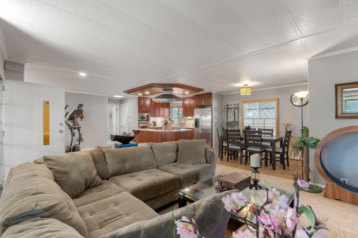 Detail Gallery Image 2 of 35 For 2150 Monterey Hwy #239,  San Jose,  CA 95112 - 3 Beds | 2 Baths