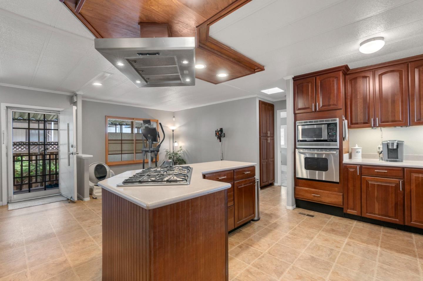 Detail Gallery Image 4 of 35 For 2150 Monterey Hwy #239,  San Jose,  CA 95112 - 3 Beds | 2 Baths