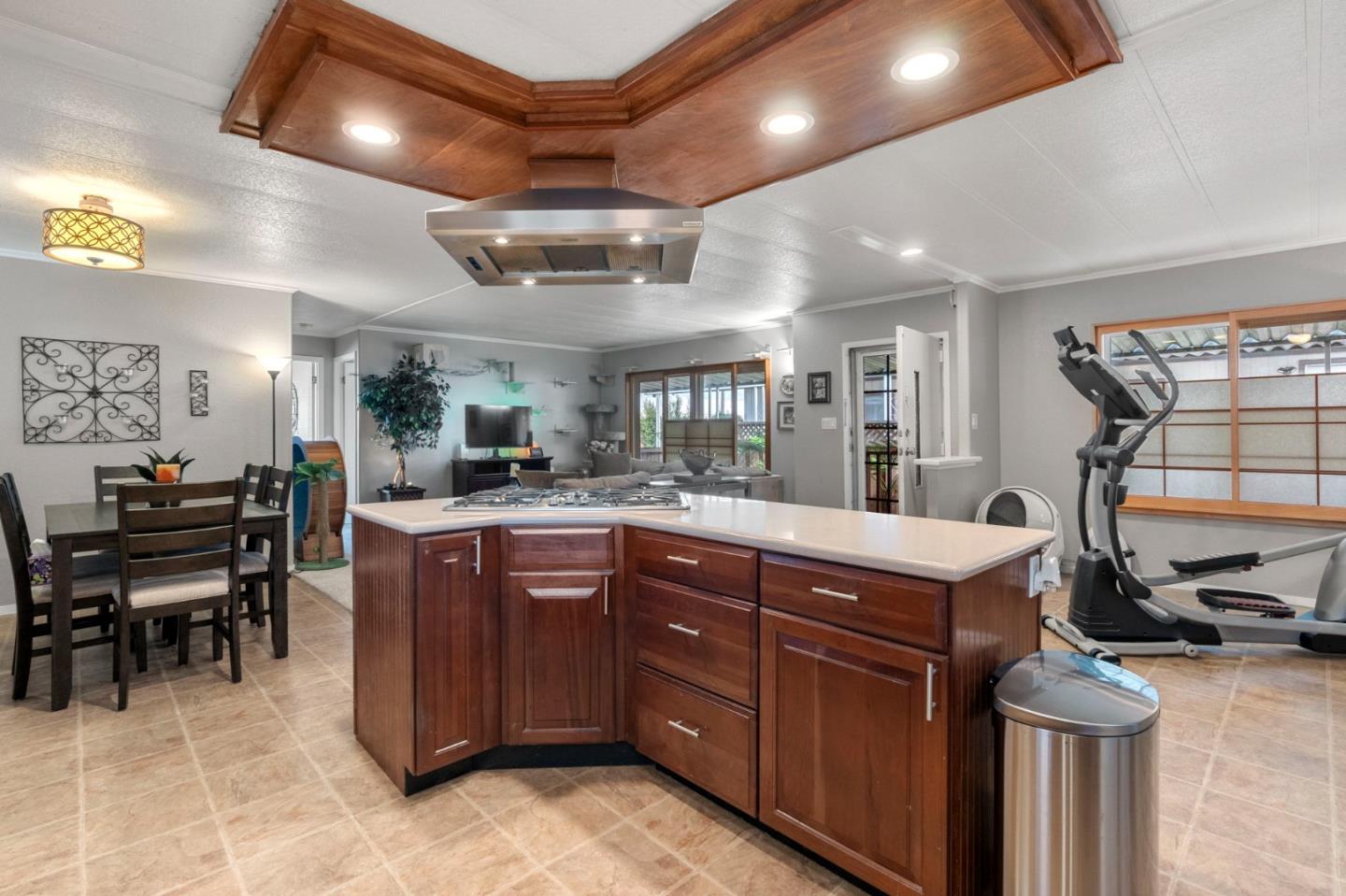 Detail Gallery Image 7 of 35 For 2150 Monterey Hwy #239,  San Jose,  CA 95112 - 3 Beds | 2 Baths