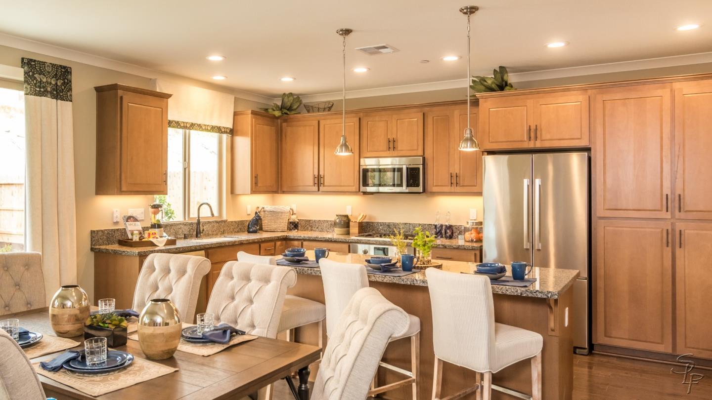 Detail Gallery Image 5 of 19 For 836 Emma Ct, Hollister,  CA 95023 - 4 Beds | 3 Baths