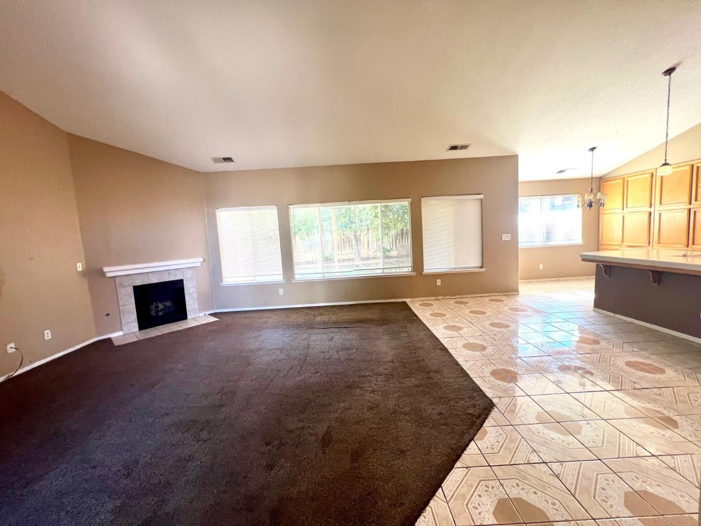 Detail Gallery Image 10 of 22 For 1447 Nottingham Cir, Los Banos,  CA 93635 - 4 Beds | 2/1 Baths