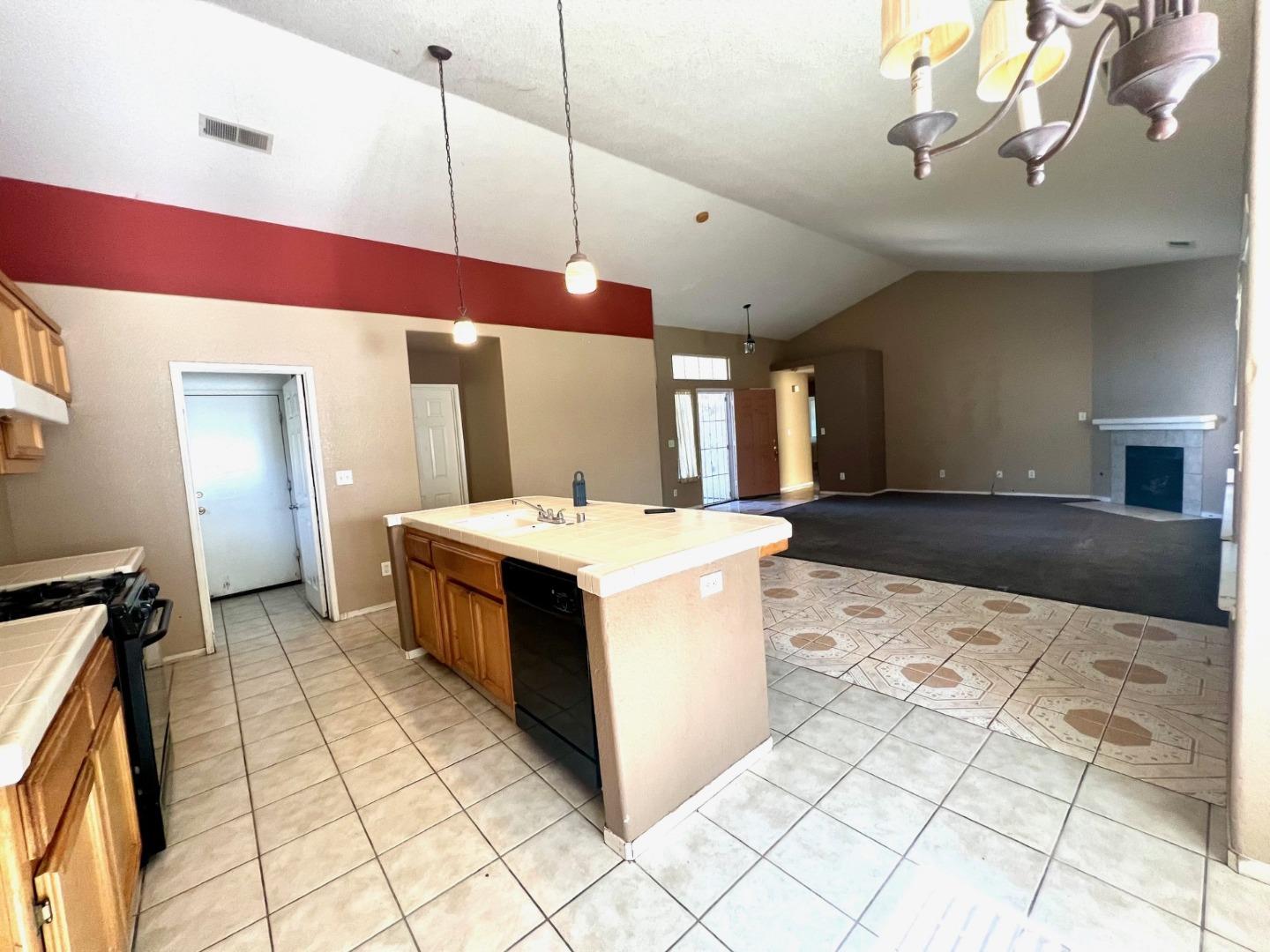 Detail Gallery Image 11 of 22 For 1447 Nottingham Cir, Los Banos,  CA 93635 - 4 Beds | 2/1 Baths