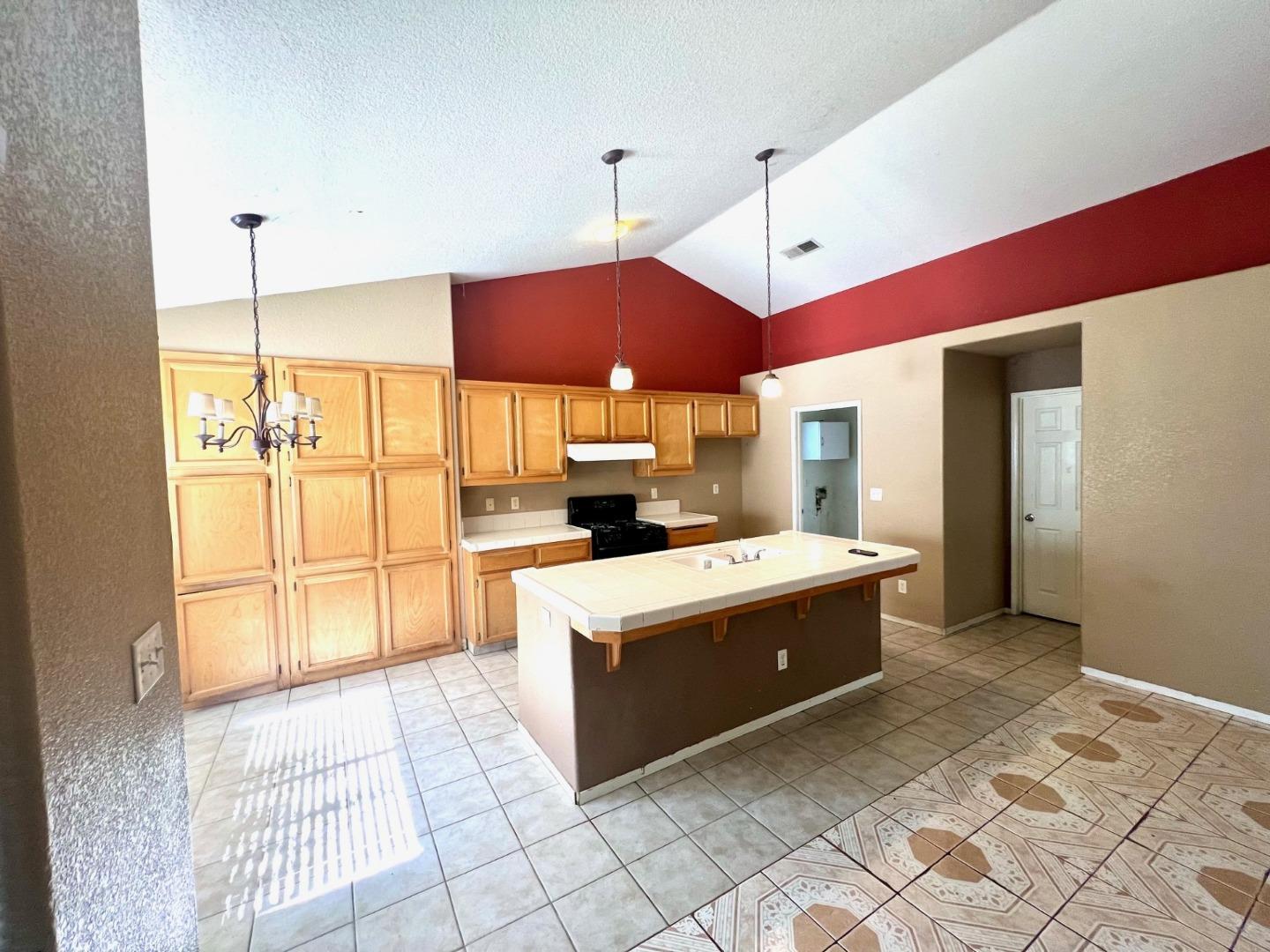 Detail Gallery Image 12 of 22 For 1447 Nottingham Cir, Los Banos,  CA 93635 - 4 Beds | 2/1 Baths