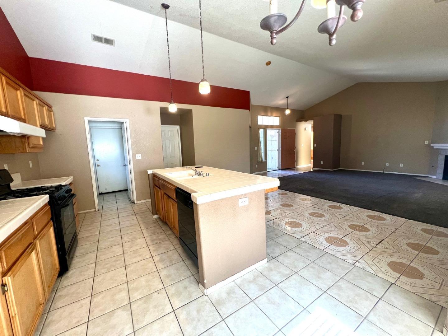 Detail Gallery Image 14 of 22 For 1447 Nottingham Cir, Los Banos,  CA 93635 - 4 Beds | 2/1 Baths