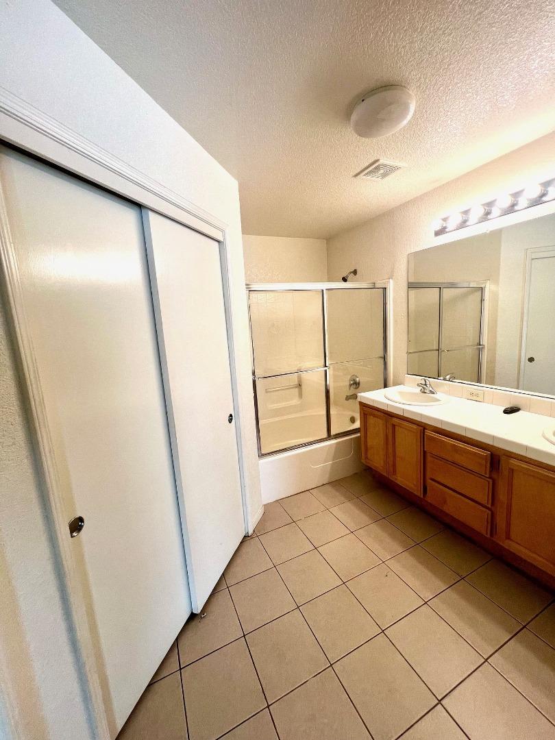 Detail Gallery Image 17 of 22 For 1447 Nottingham Cir, Los Banos,  CA 93635 - 4 Beds | 2/1 Baths