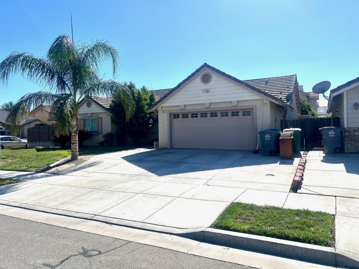 Detail Gallery Image 2 of 22 For 1447 Nottingham Cir, Los Banos,  CA 93635 - 4 Beds | 2/1 Baths