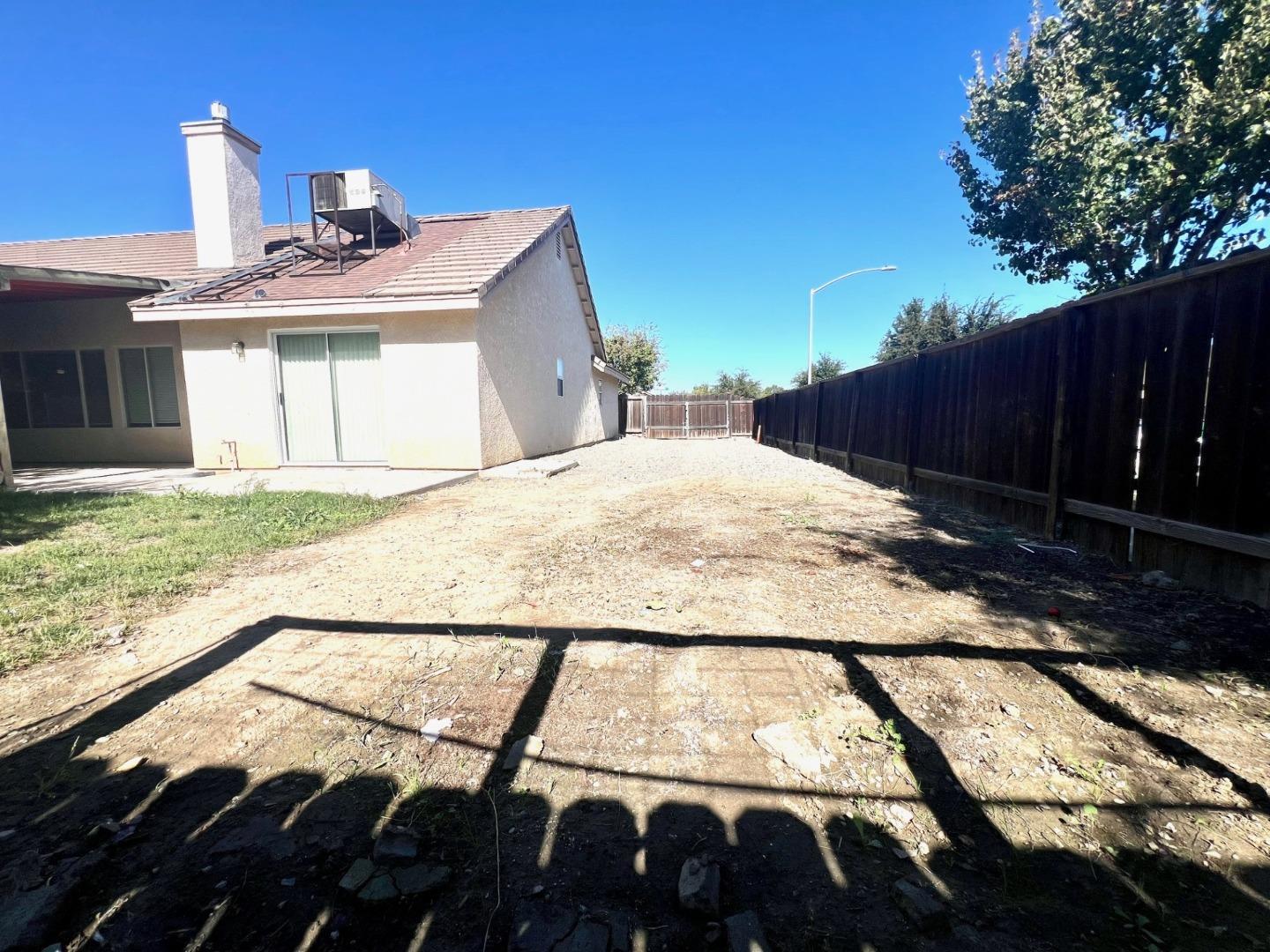 Detail Gallery Image 20 of 22 For 1447 Nottingham Cir, Los Banos,  CA 93635 - 4 Beds | 2/1 Baths