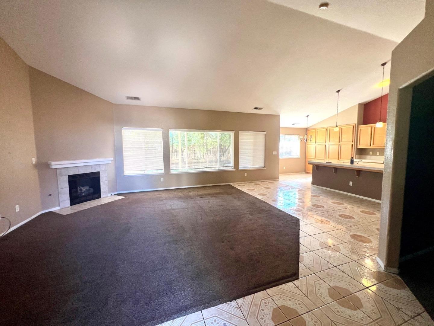 Detail Gallery Image 7 of 22 For 1447 Nottingham Cir, Los Banos,  CA 93635 - 4 Beds | 2/1 Baths