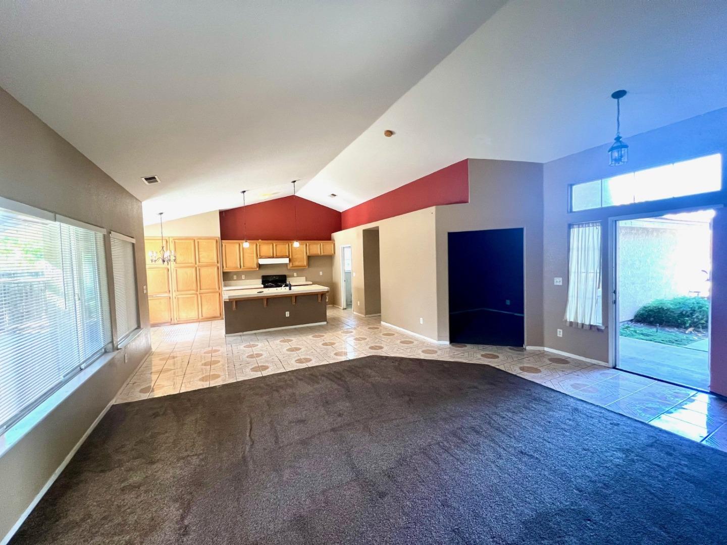 Detail Gallery Image 8 of 22 For 1447 Nottingham Cir, Los Banos,  CA 93635 - 4 Beds | 2/1 Baths