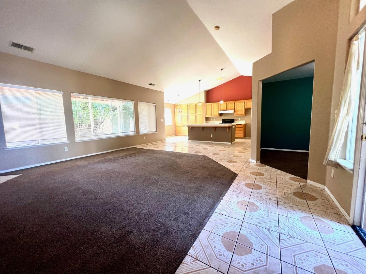 Detail Gallery Image 9 of 22 For 1447 Nottingham Cir, Los Banos,  CA 93635 - 4 Beds | 2/1 Baths
