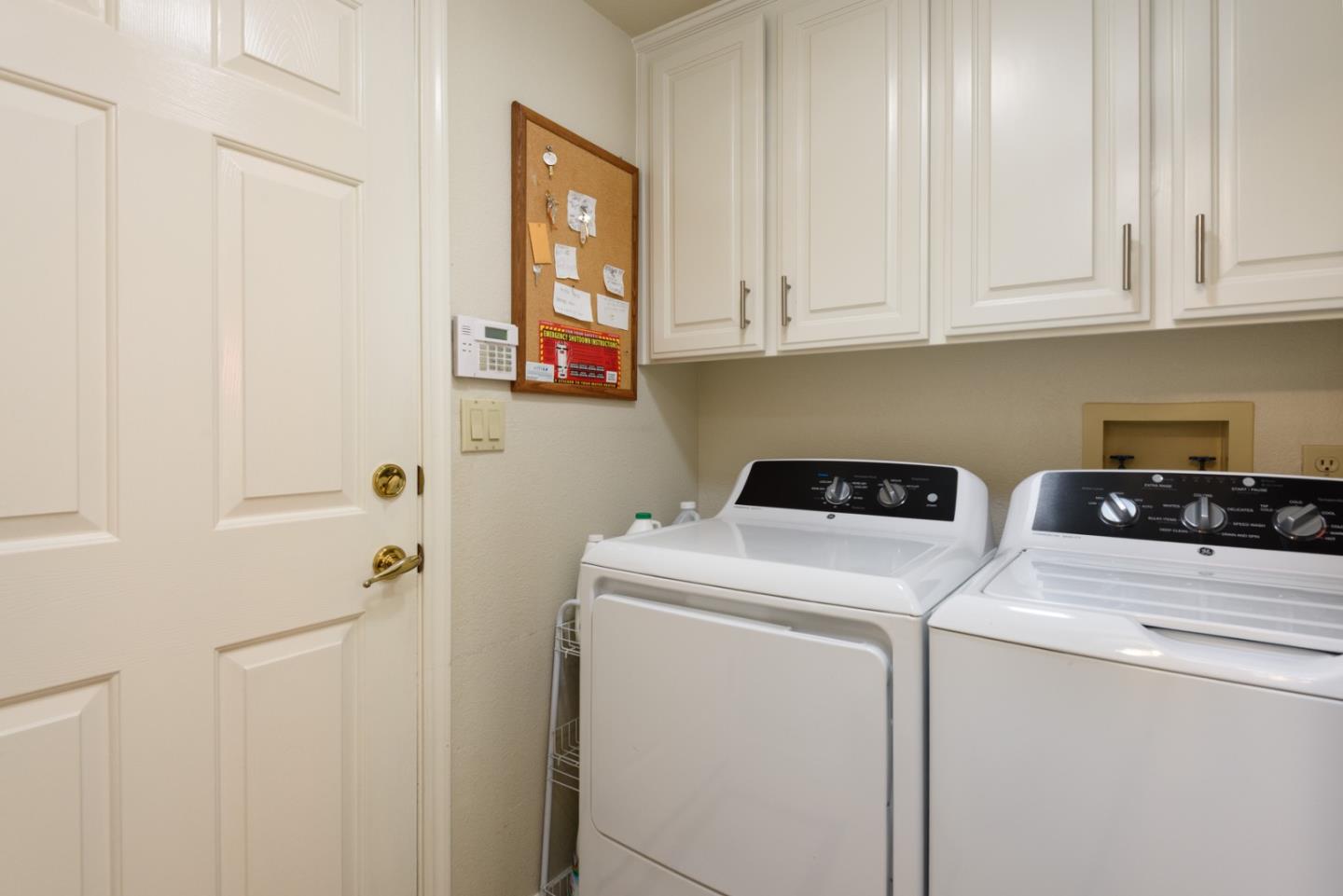 Detail Gallery Image 28 of 37 For 1931 Kentfield Ave, Redwood City,  CA 94061 - 3 Beds | 2/1 Baths