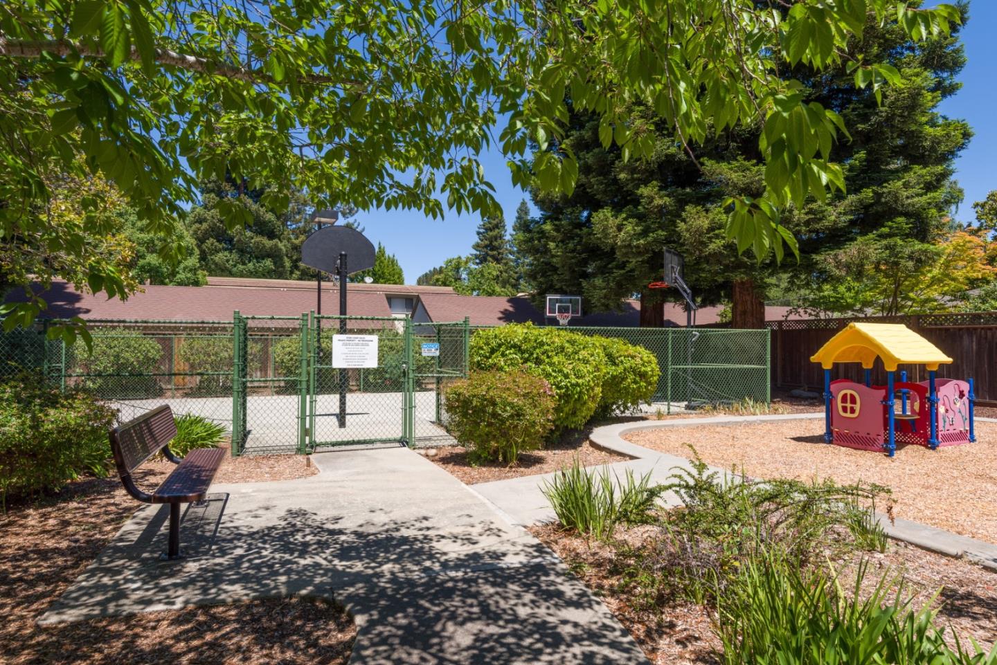 Detail Gallery Image 35 of 37 For 1931 Kentfield Ave, Redwood City,  CA 94061 - 3 Beds | 2/1 Baths