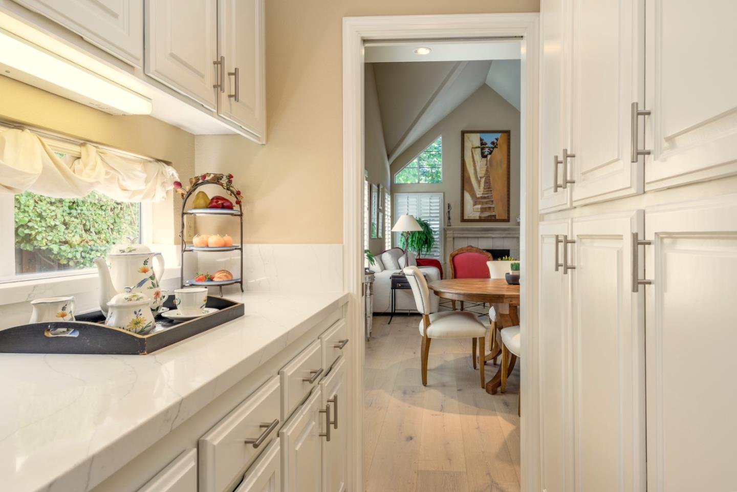 Detail Gallery Image 8 of 37 For 1931 Kentfield Ave, Redwood City,  CA 94061 - 3 Beds | 2/1 Baths