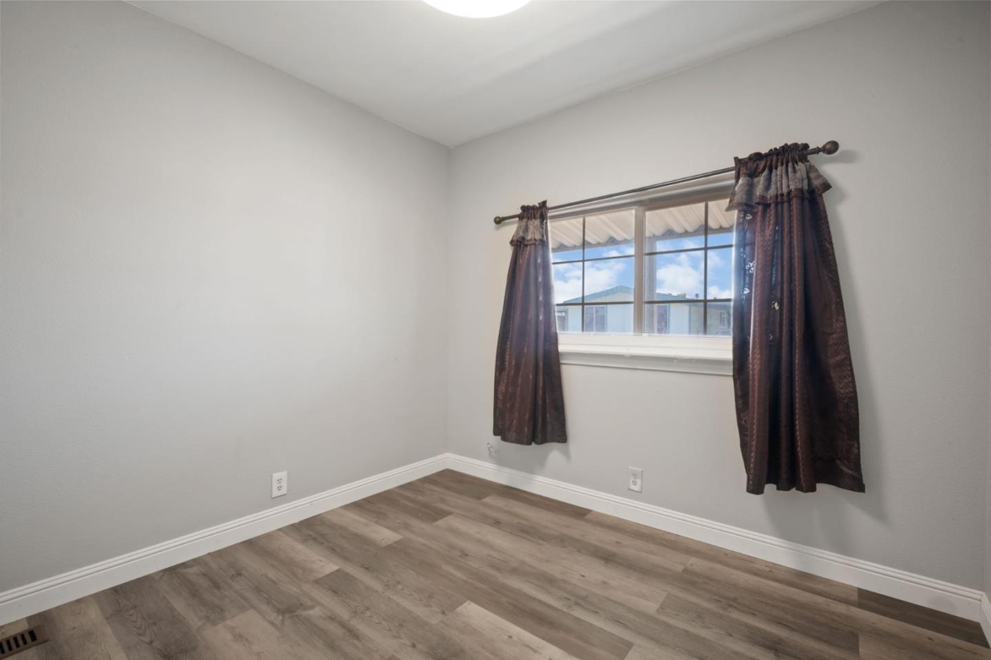 Detail Gallery Image 12 of 22 For 1 Appletree Ln #1,  Hollister,  CA 95023 - 3 Beds | 2 Baths