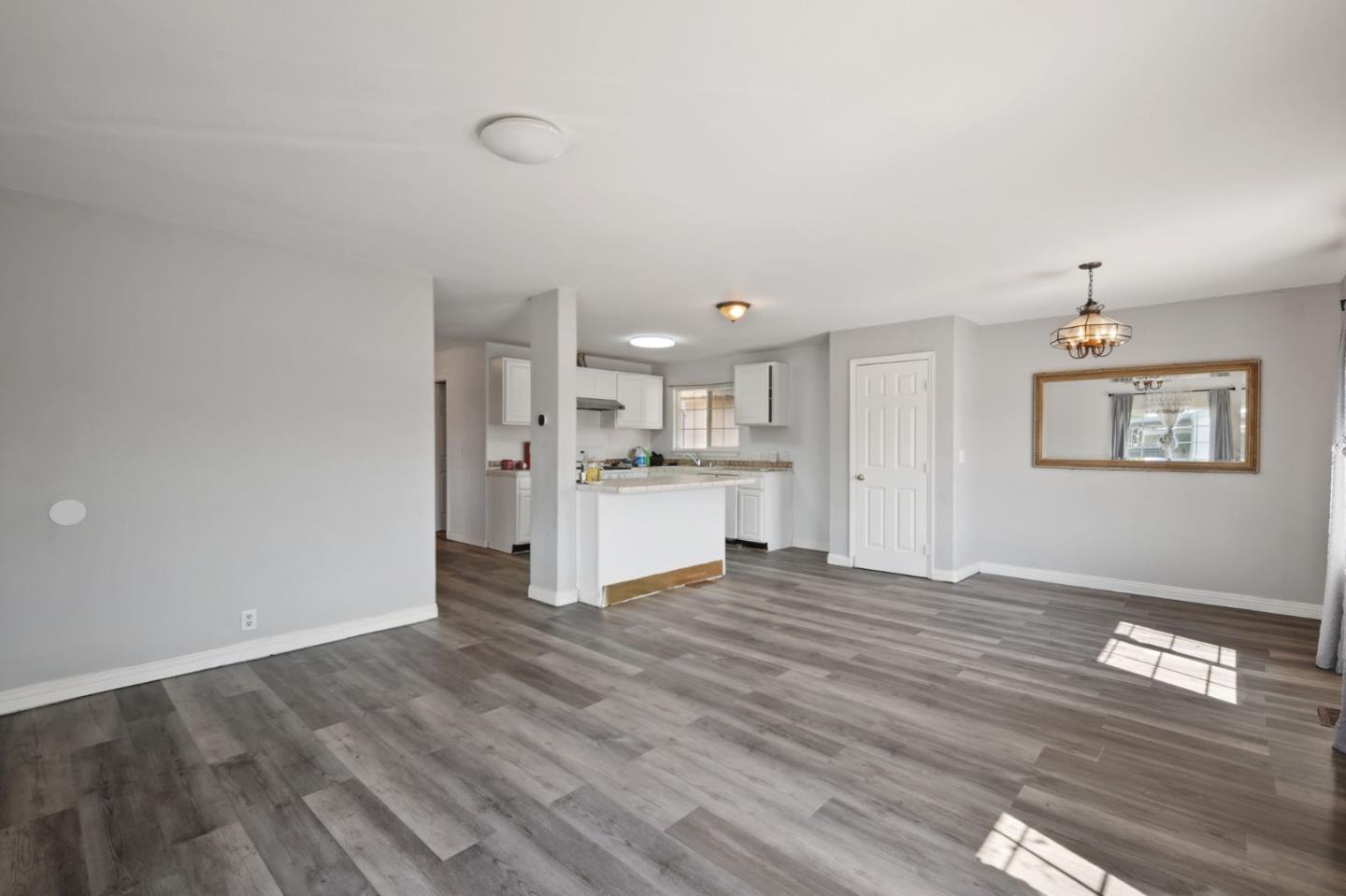 Detail Gallery Image 5 of 22 For 1 Appletree Ln #1,  Hollister,  CA 95023 - 3 Beds | 2 Baths