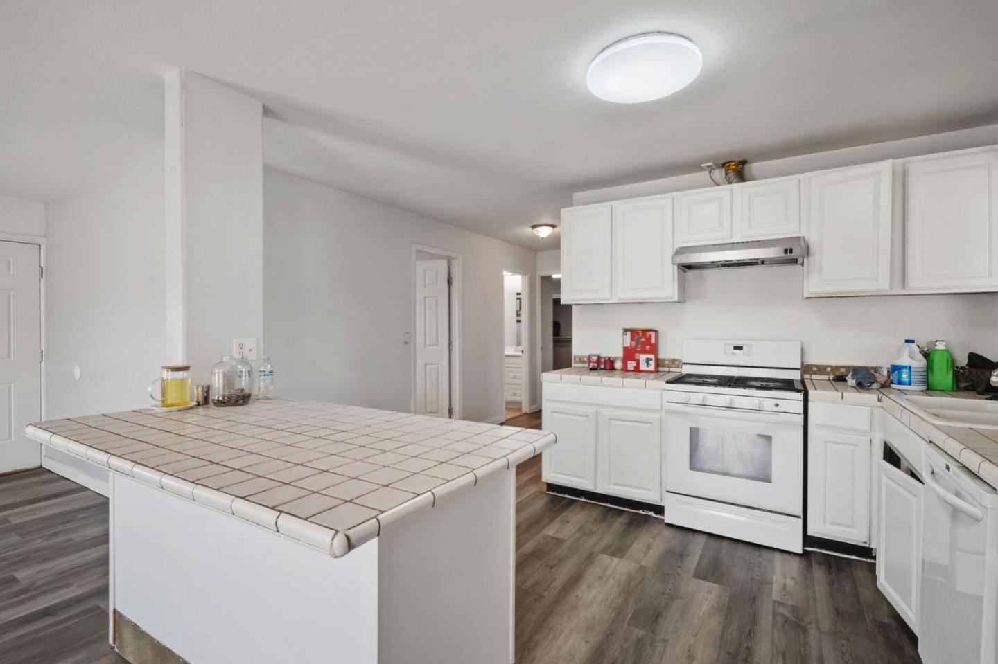 Detail Gallery Image 7 of 22 For 1 Appletree Ln #1,  Hollister,  CA 95023 - 3 Beds | 2 Baths