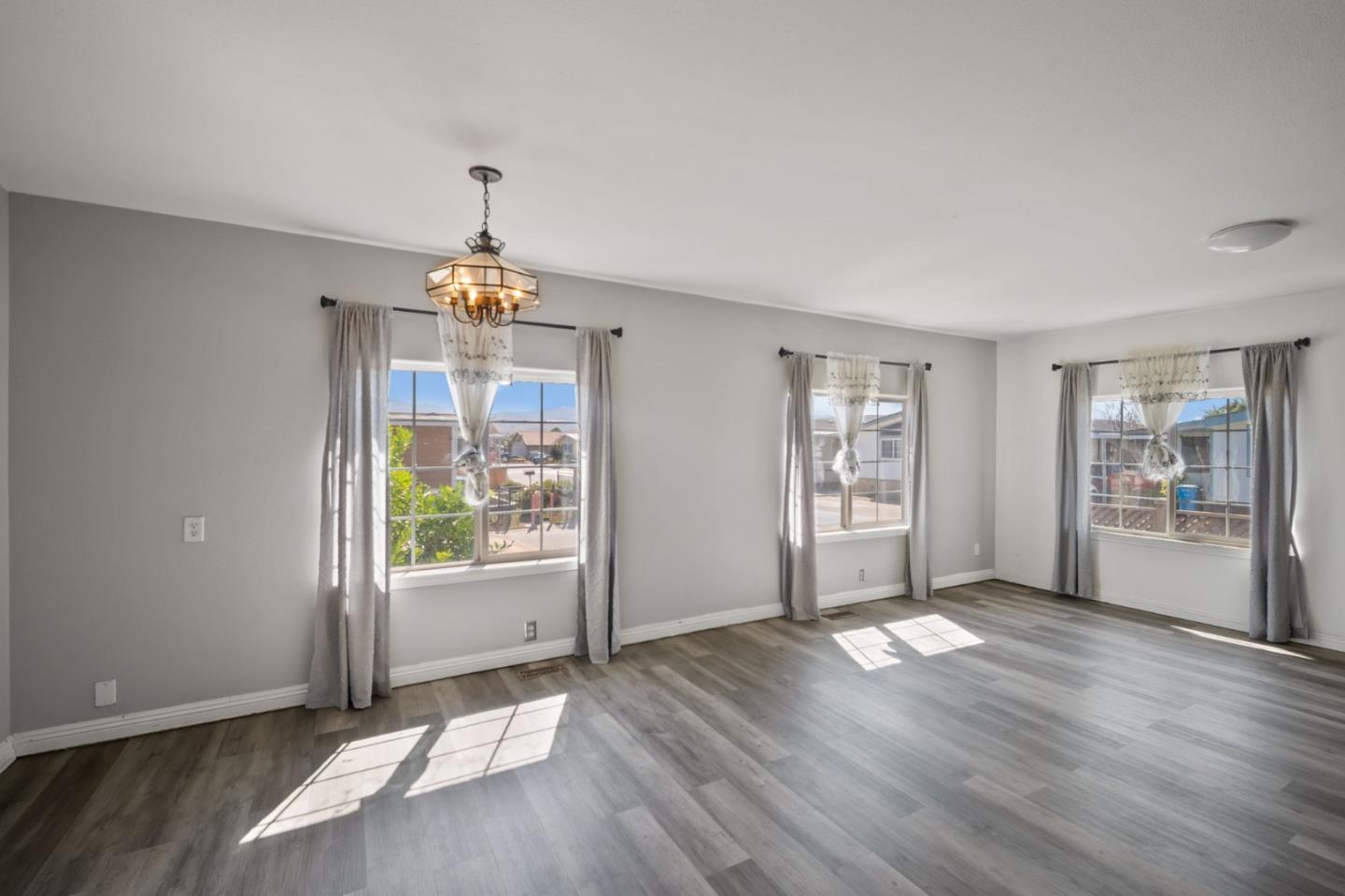 Detail Gallery Image 8 of 22 For 1 Appletree Ln #1,  Hollister,  CA 95023 - 3 Beds | 2 Baths