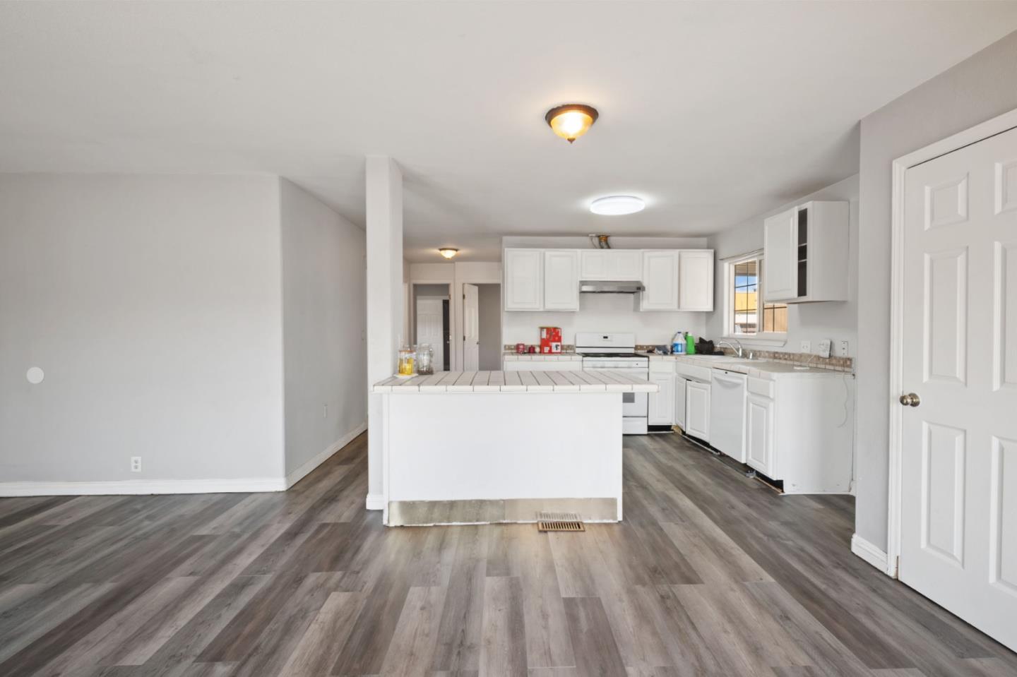 Detail Gallery Image 9 of 22 For 1 Appletree Ln #1,  Hollister,  CA 95023 - 3 Beds | 2 Baths