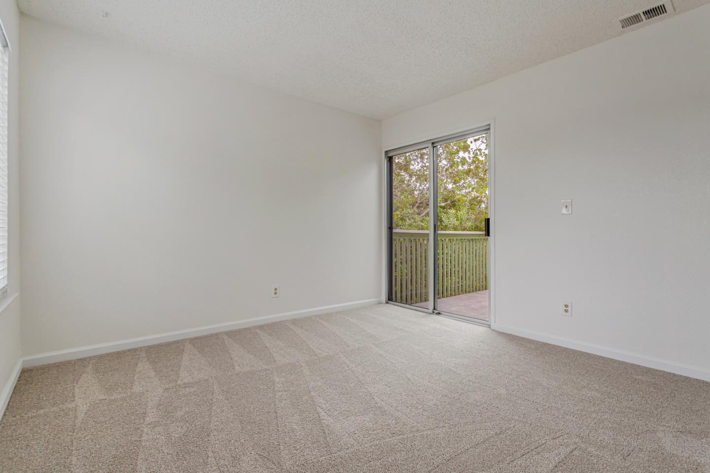 Detail Gallery Image 12 of 26 For 1733 Eastbrook Ct, Santa Cruz,  CA 95062 - 2 Beds | 1/1 Baths