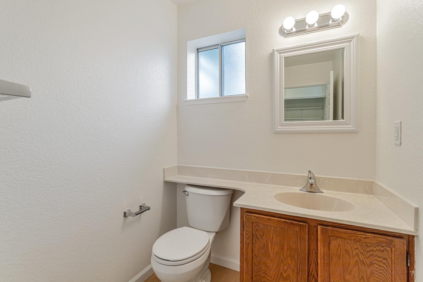 Detail Gallery Image 19 of 26 For 1733 Eastbrook Ct, Santa Cruz,  CA 95062 - 2 Beds | 1/1 Baths