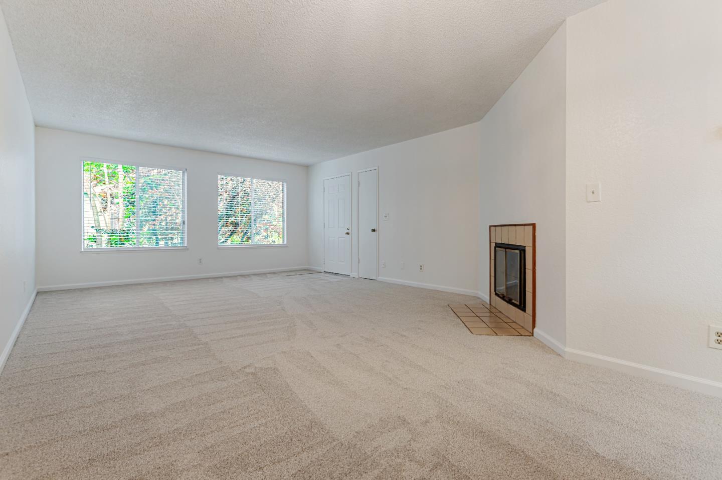 Detail Gallery Image 5 of 26 For 1733 Eastbrook Ct, Santa Cruz,  CA 95062 - 2 Beds | 1/1 Baths