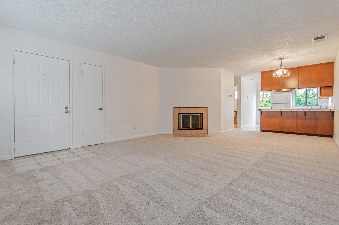 Detail Gallery Image 6 of 26 For 1733 Eastbrook Ct, Santa Cruz,  CA 95062 - 2 Beds | 1/1 Baths