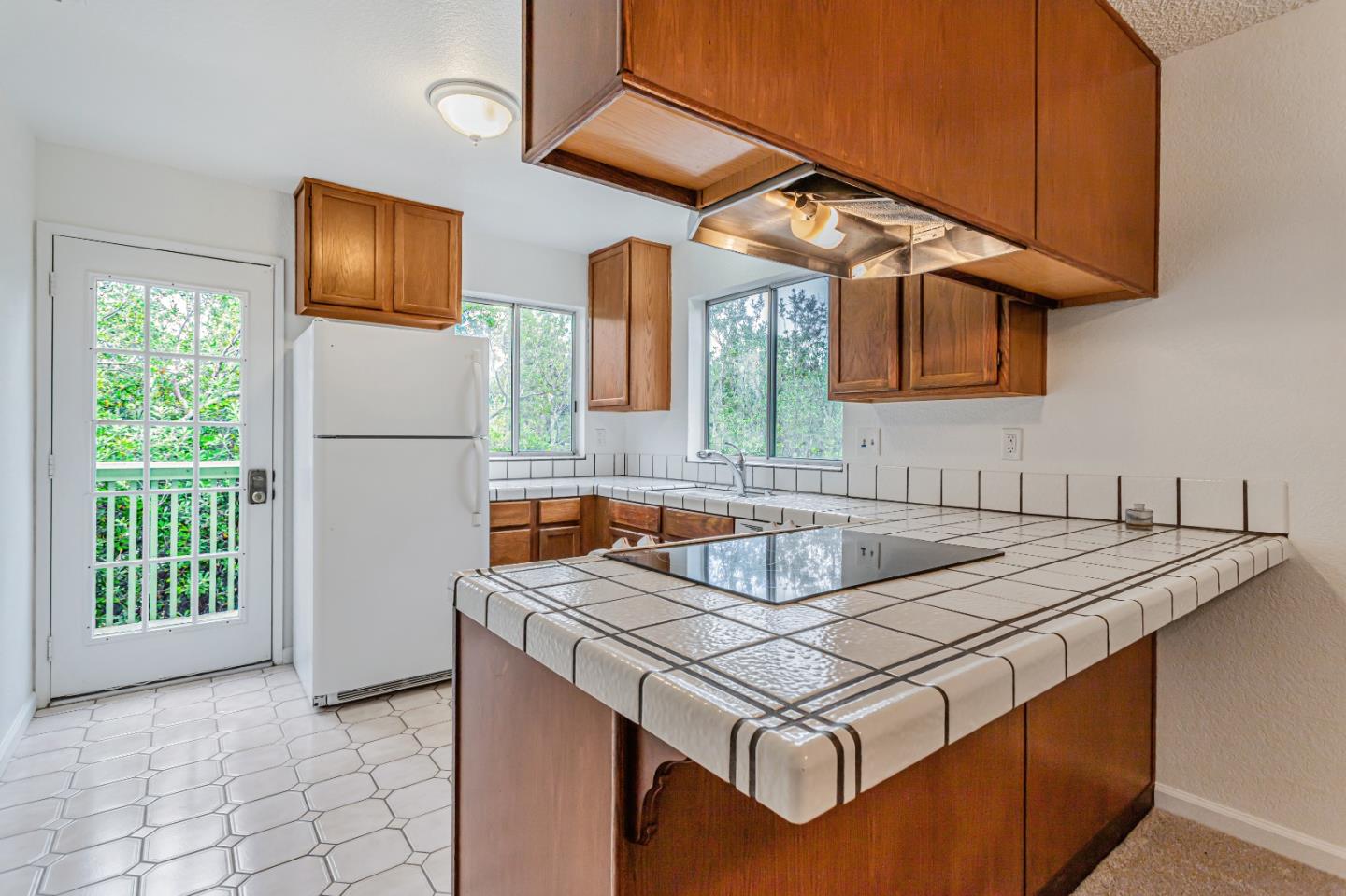 Detail Gallery Image 8 of 26 For 1733 Eastbrook Ct, Santa Cruz,  CA 95062 - 2 Beds | 1/1 Baths