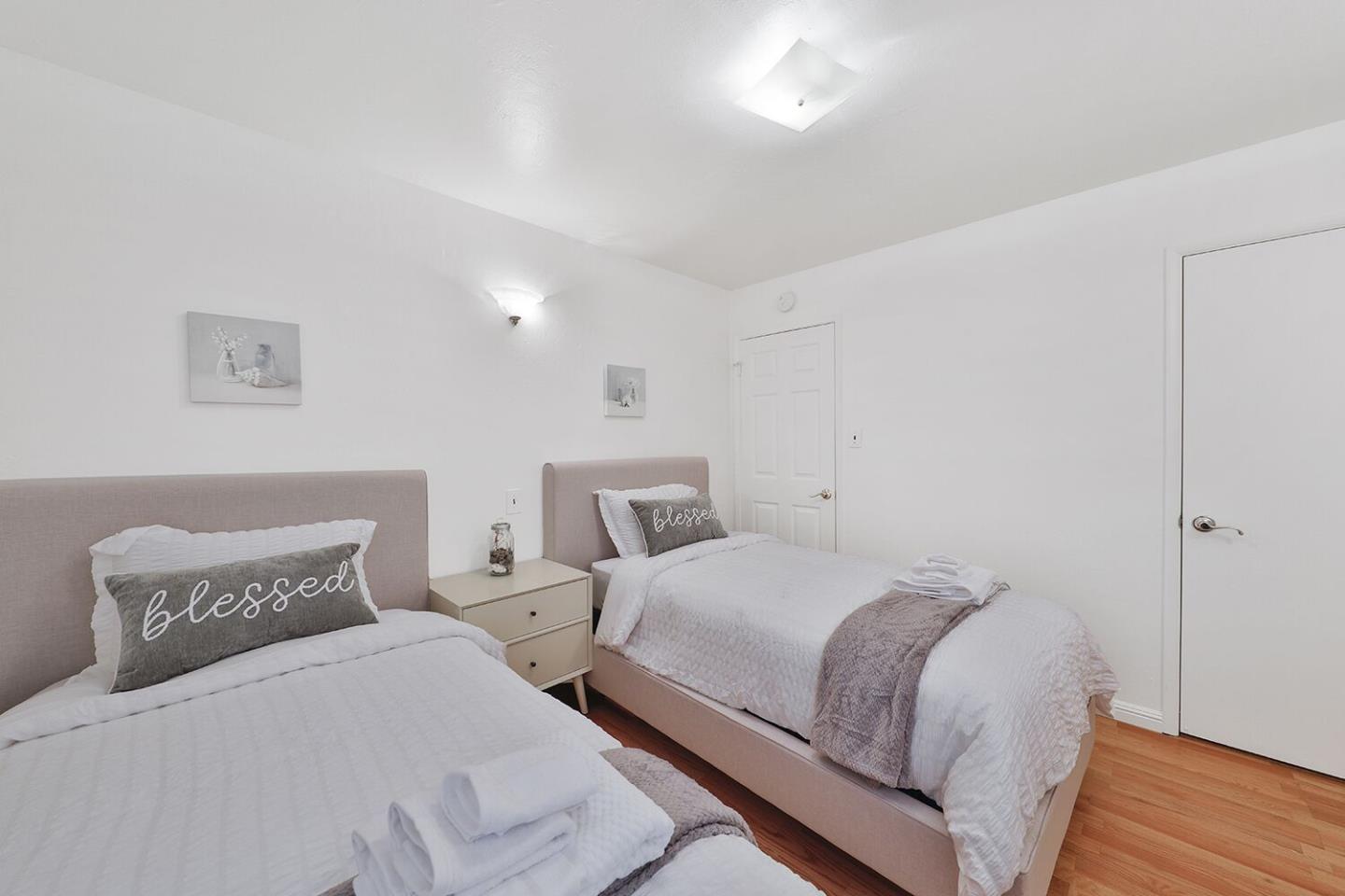 Detail Gallery Image 11 of 18 For 672 Claridge Dr, Pacifica,  CA 94044 - 5 Beds | 2 Baths