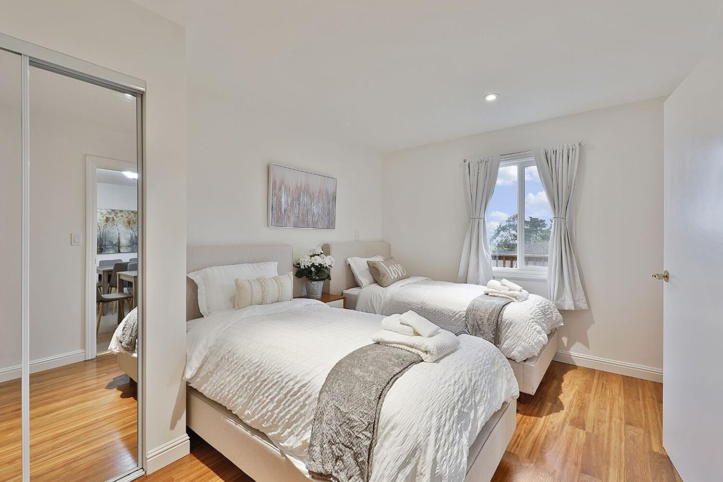 Detail Gallery Image 12 of 18 For 672 Claridge Dr, Pacifica,  CA 94044 - 5 Beds | 2 Baths