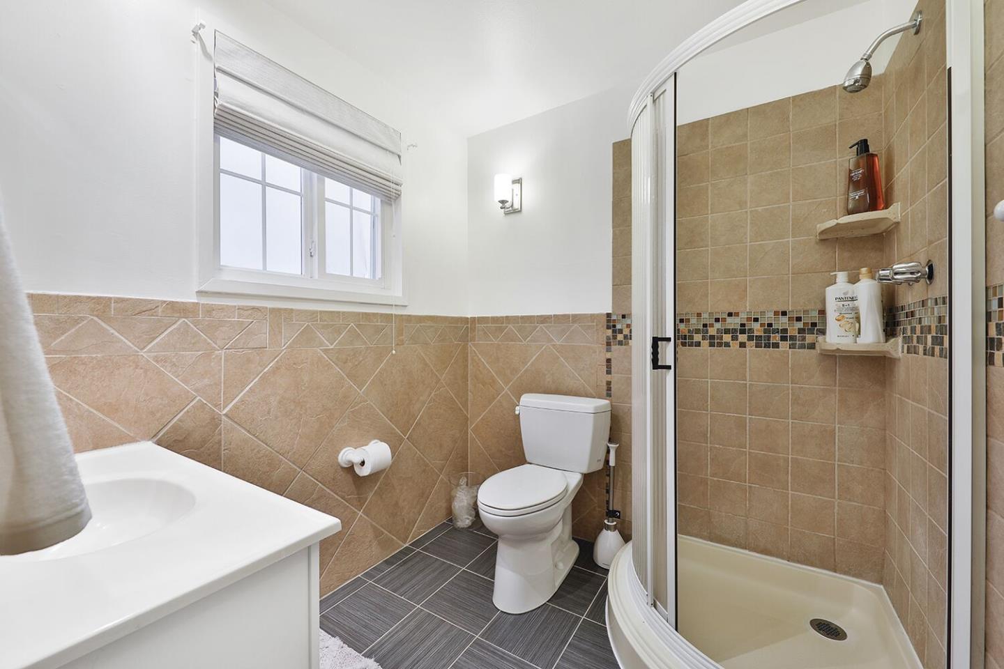 Detail Gallery Image 15 of 18 For 672 Claridge Dr, Pacifica,  CA 94044 - 5 Beds | 2 Baths