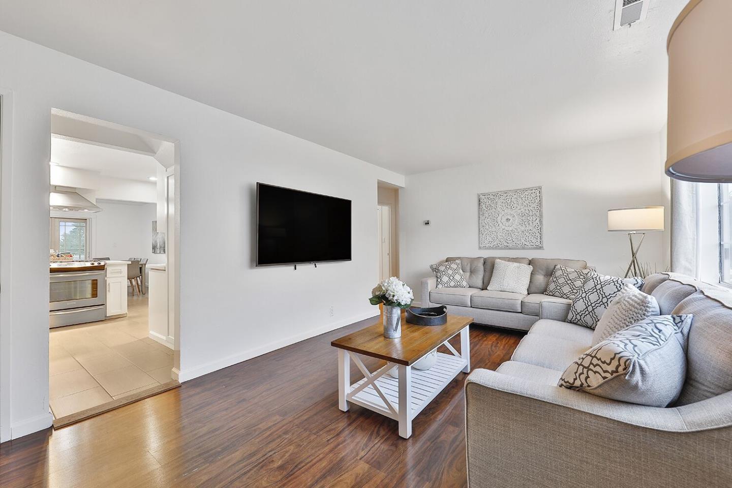 Detail Gallery Image 3 of 18 For 672 Claridge Dr, Pacifica,  CA 94044 - 5 Beds | 2 Baths