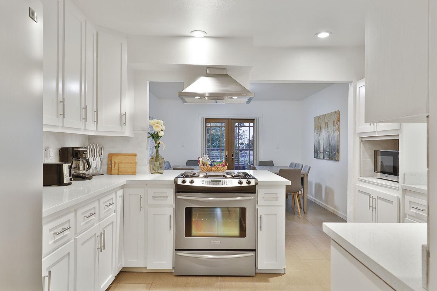 Detail Gallery Image 5 of 18 For 672 Claridge Dr, Pacifica,  CA 94044 - 5 Beds | 2 Baths