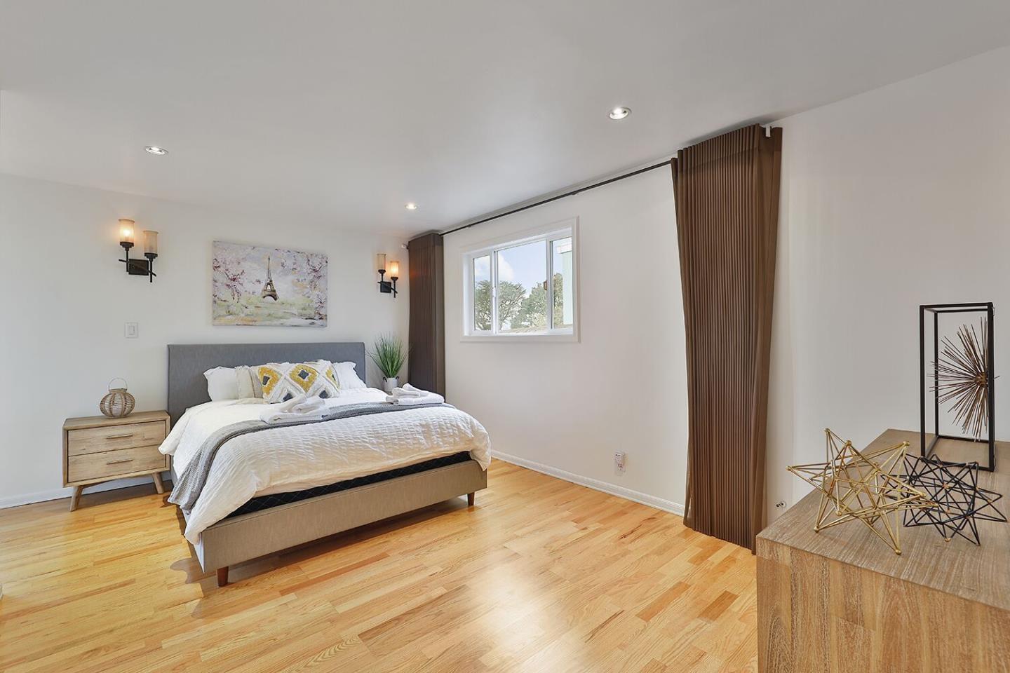 Detail Gallery Image 9 of 18 For 672 Claridge Dr, Pacifica,  CA 94044 - 5 Beds | 2 Baths