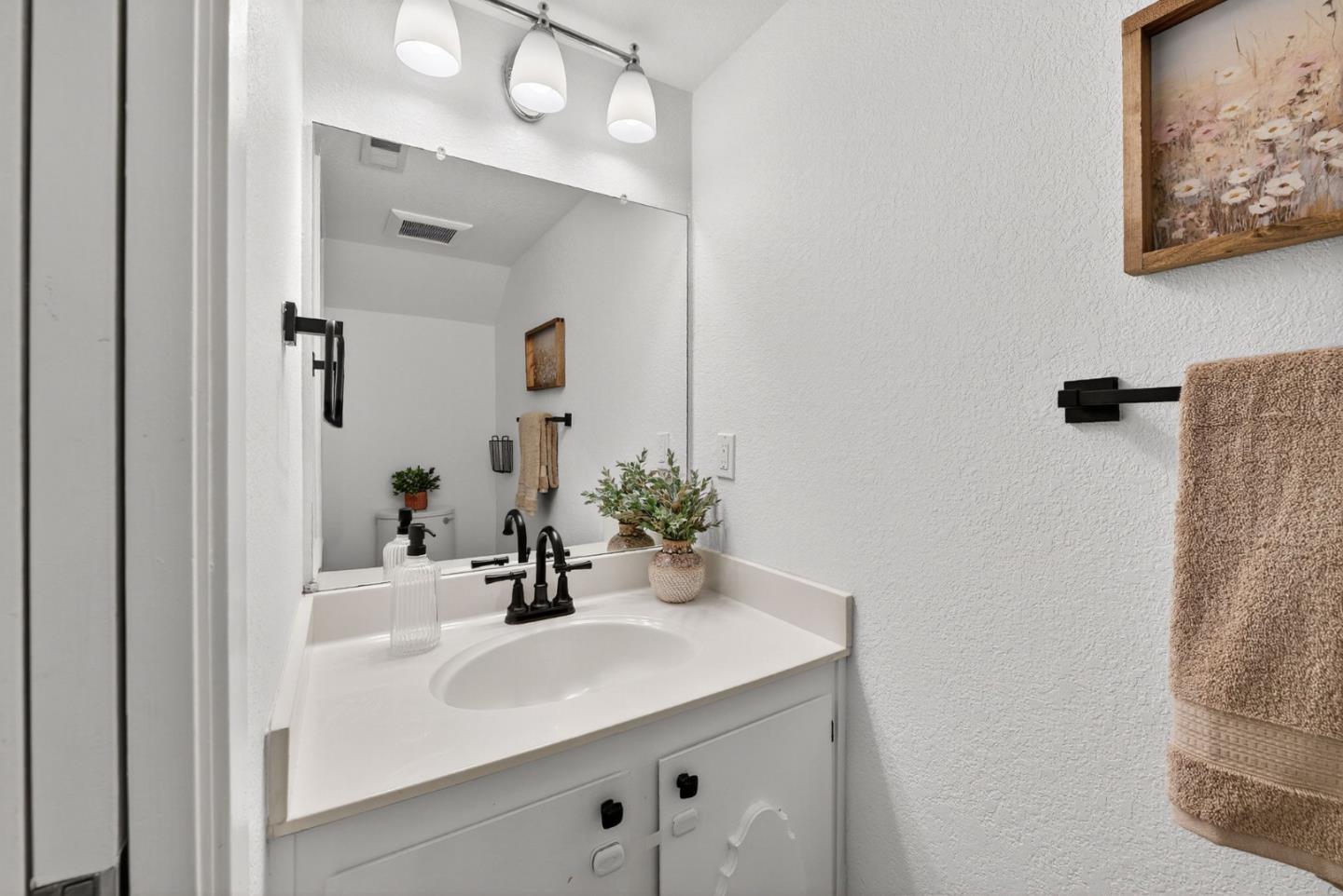 Detail Gallery Image 13 of 46 For 3513 Ivalynn Cir, San Jose,  CA 95132 - 2 Beds | 2/1 Baths