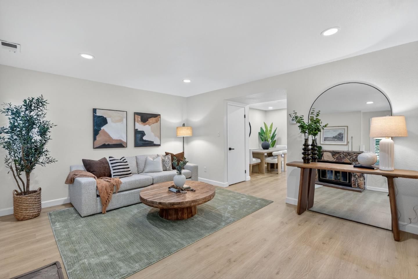 Detail Gallery Image 2 of 46 For 3513 Ivalynn Cir, San Jose,  CA 95132 - 2 Beds | 2/1 Baths