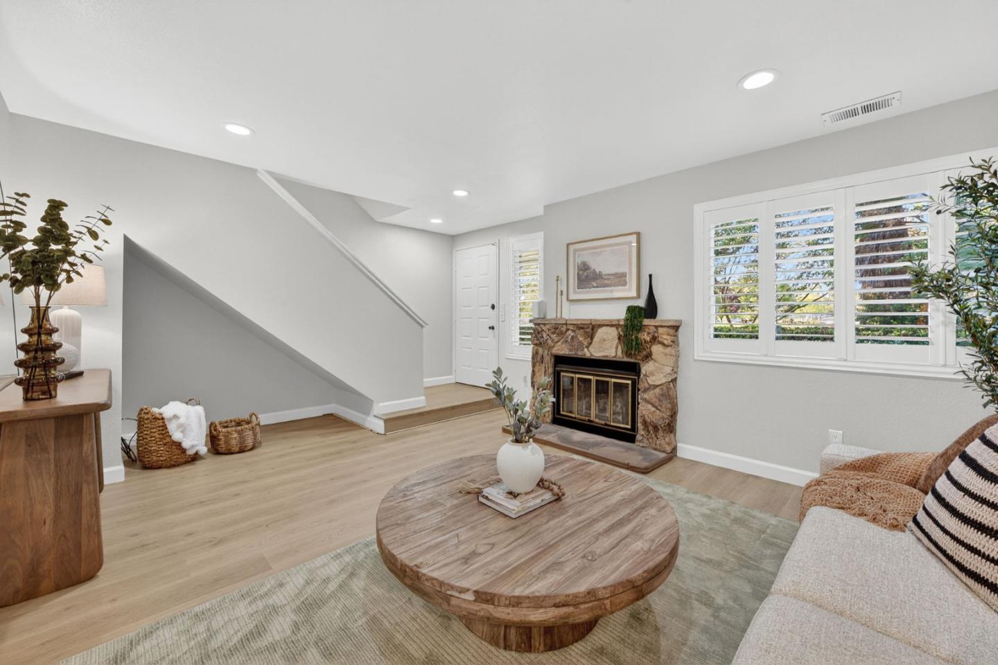 Detail Gallery Image 5 of 46 For 3513 Ivalynn Cir, San Jose,  CA 95132 - 2 Beds | 2/1 Baths