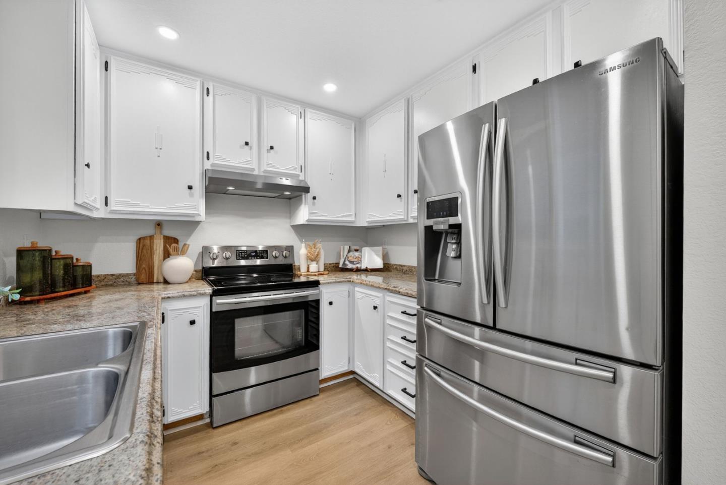 Detail Gallery Image 9 of 46 For 3513 Ivalynn Cir, San Jose,  CA 95132 - 2 Beds | 2/1 Baths