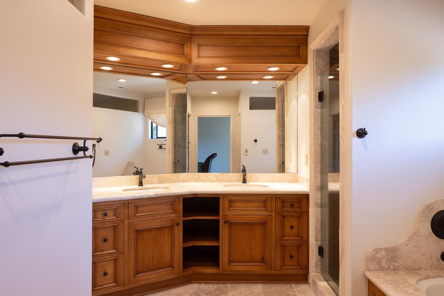 Detail Gallery Image 16 of 60 For 245 Vista Verde, Carmel Valley,  CA 93924 - 3 Beds | 3 Baths