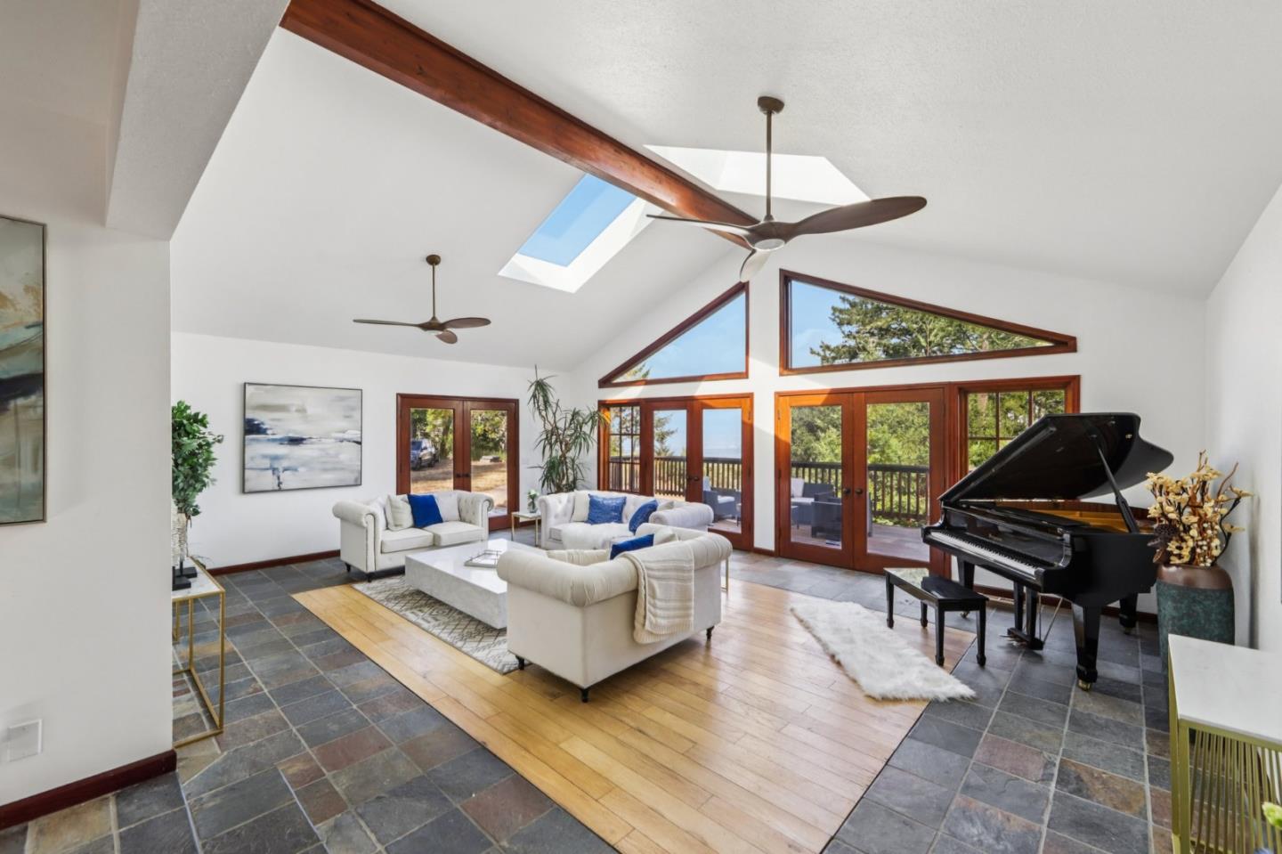 Detail Gallery Image 11 of 36 For 16501 Skyline Blvd, Woodside,  CA 94062 - 5 Beds | 4/1 Baths