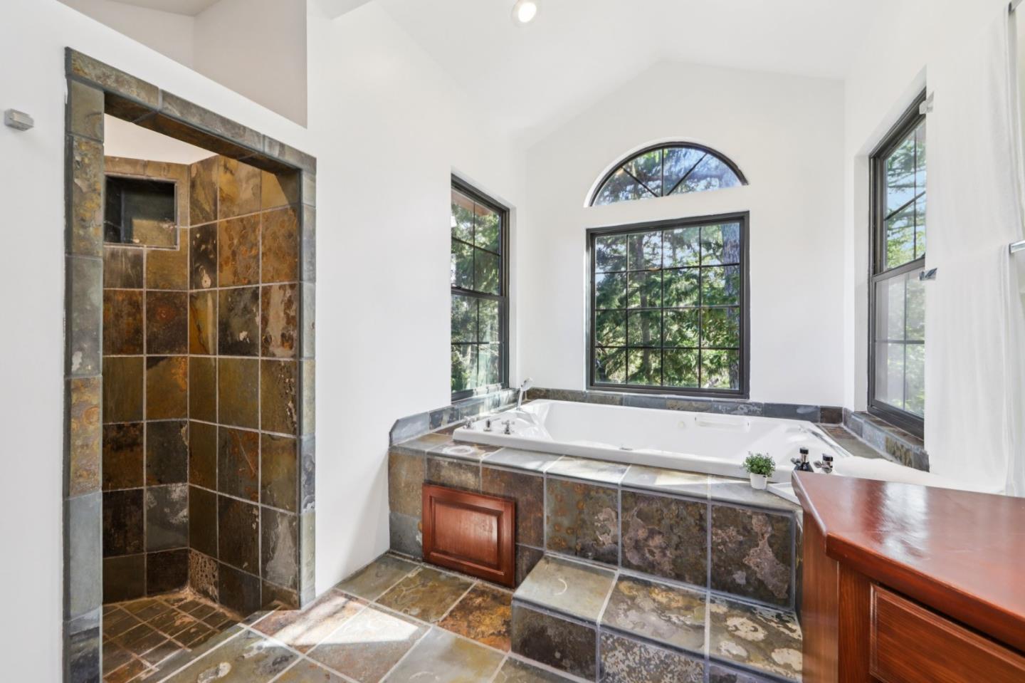 Detail Gallery Image 21 of 36 For 16501 Skyline Blvd, Woodside,  CA 94062 - 5 Beds | 4/1 Baths